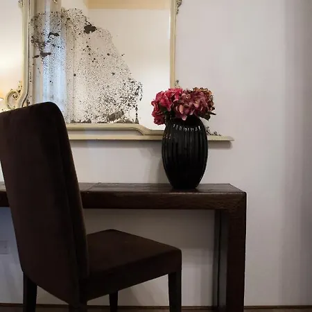 Le Del Vicolo Apartment *